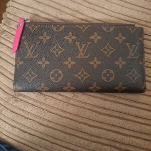 Louis Vuitton Brown Wallet Missing A Zipper That Should Be Easily Replaced